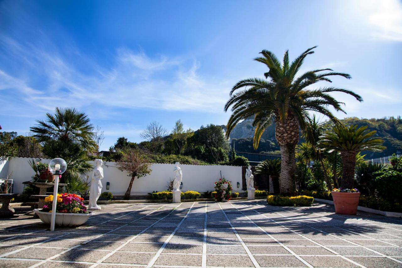 Hotel Ibisco Suites & Relax Pozzuoli Exteriör bild